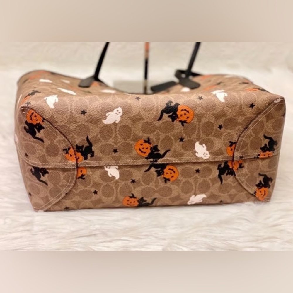 Coach 2024 Halloween City Tote - Picture 2 of 7